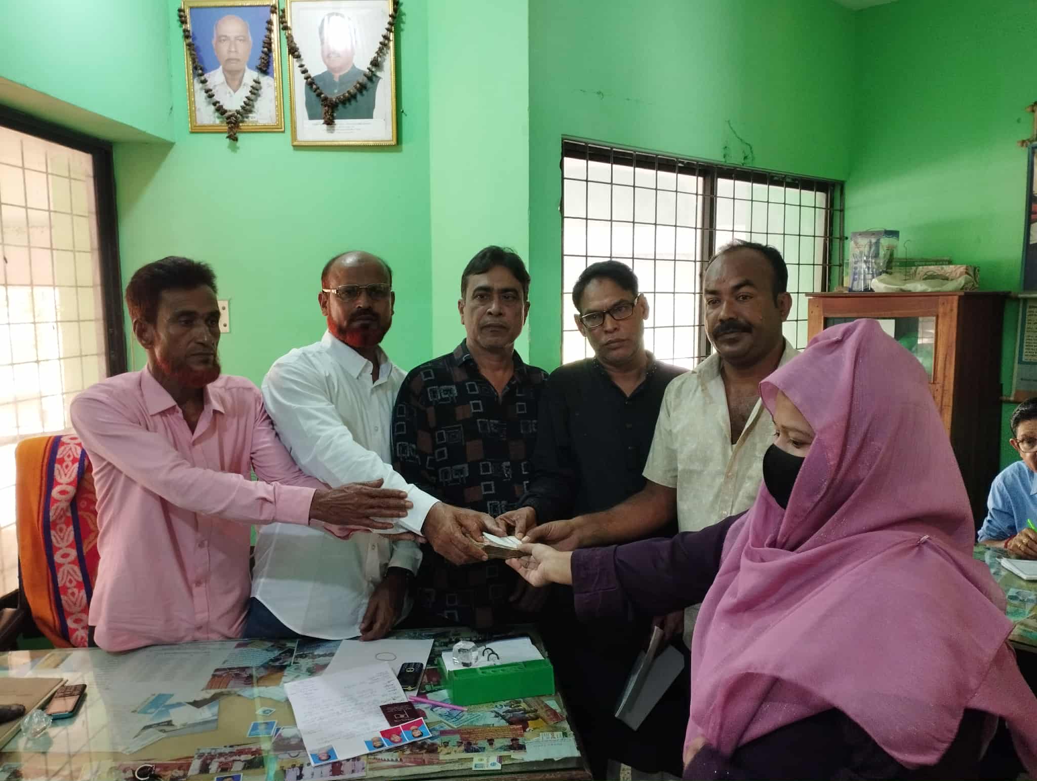 নড়াইল জেলা বাস মিনিবাস কোচ মাইক্রোবাস শ্রমিক ইউনিয়নের মৃত শ্রমিকদের আর্থিক অনুদান প্রদান