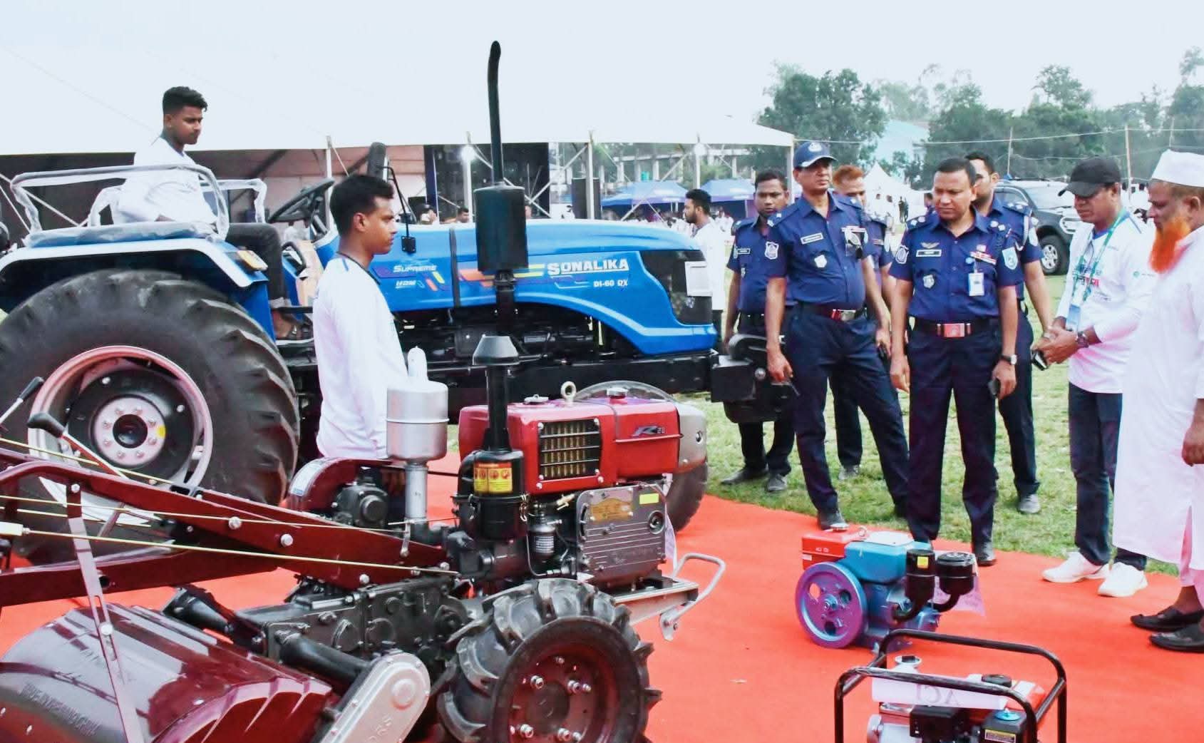 দিনাজপুরে কৃষি এ.সি.আই.মটরস্ গড়েছে নতুন ইতিহাস: পুলিশ সুপার মারুফাত হুসাইন