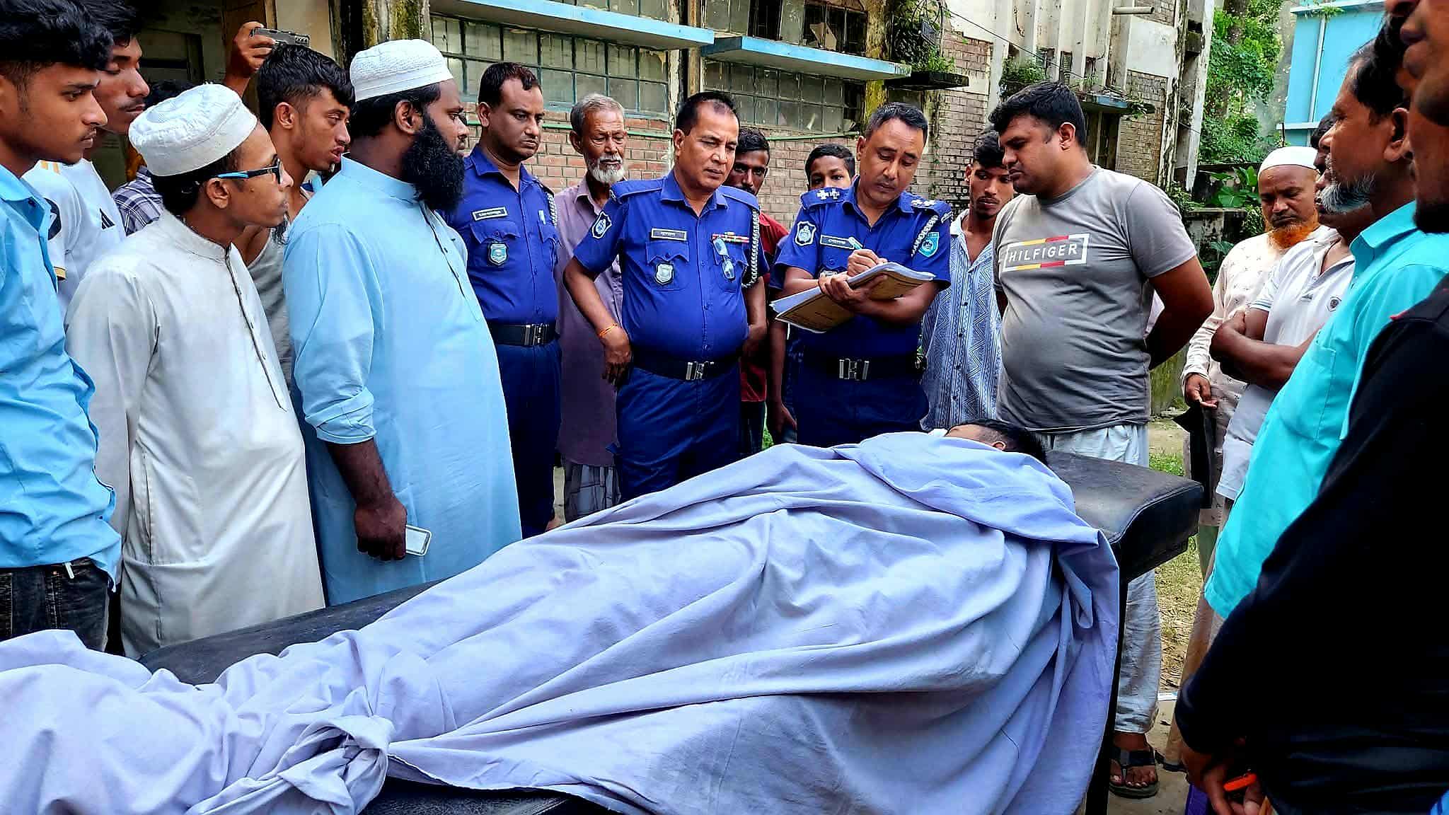 রাজিবপুরে ট্রাক্টর ও অটো ভ্যানের মুখোমুখি সংঘর্ষে মাছ ব্যবসায়ী নিহত,