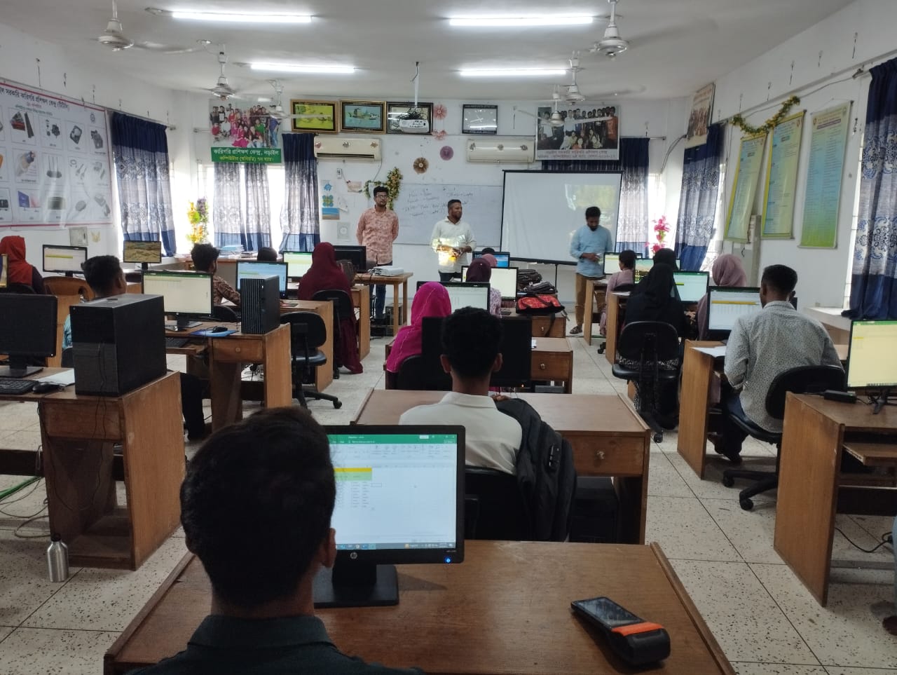 নড়াইলে ১টি মাদ্রাসা থেকে কেউ পাশ করেনি