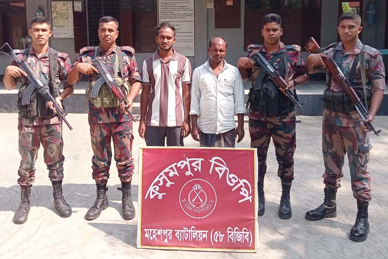 মহেশপুরে বিজিবির অভিযান: ফেন্সিডিল উদ্ধার ও ৬ বাংলাদেশি নাগরিক আটক