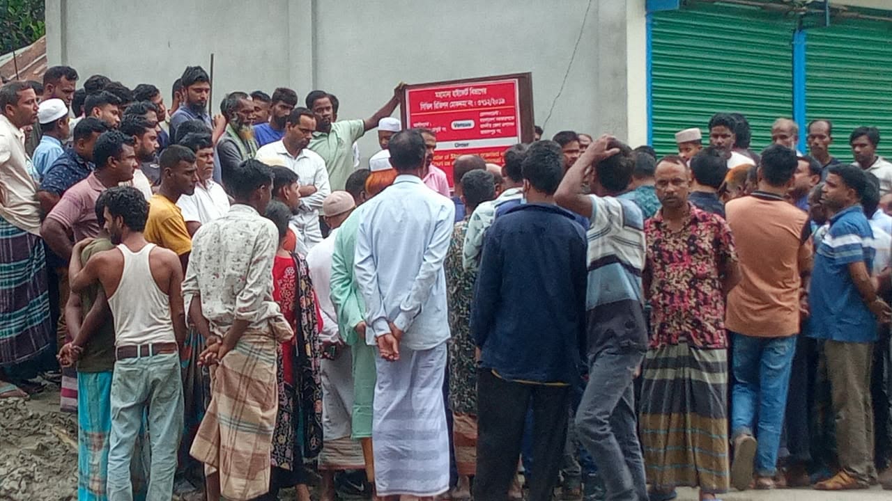 সরিষাবাড়ীতে অনুমোদন ছাড়া ভবন নির্মাণে প্রশাসনের অভিযান, ২০ হাজার টাকা জরিমানা আদায়