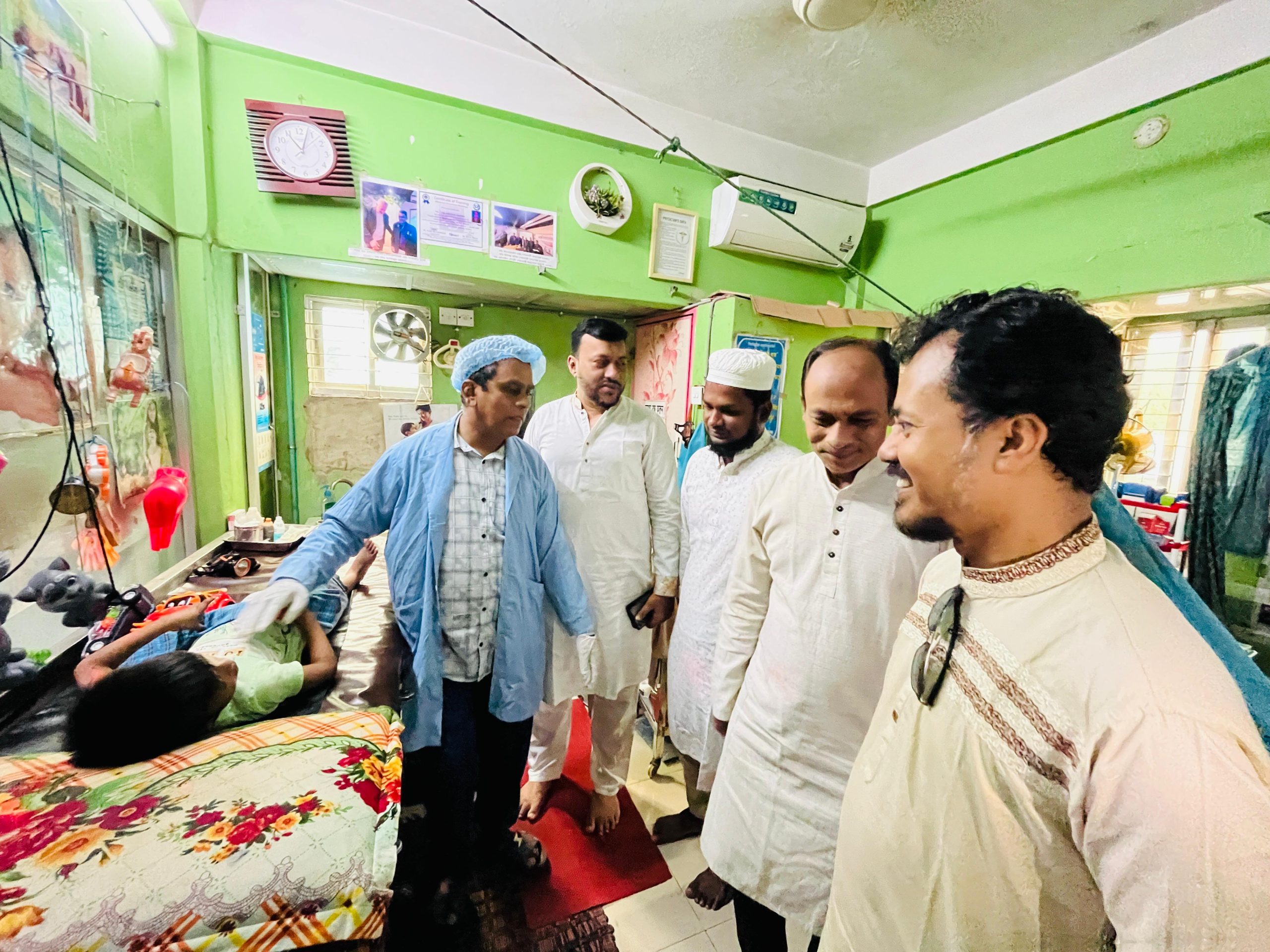 মানবিকতার দৃষ্টান্ত গড়লেন লায়ন ডা. হাফিজুর রহমান—হাটহাজারীতে শাহ আনোয়ার (রহঃ) ফাউন্ডেশনের বিনামূল্যে সেবা কার্যক্রম