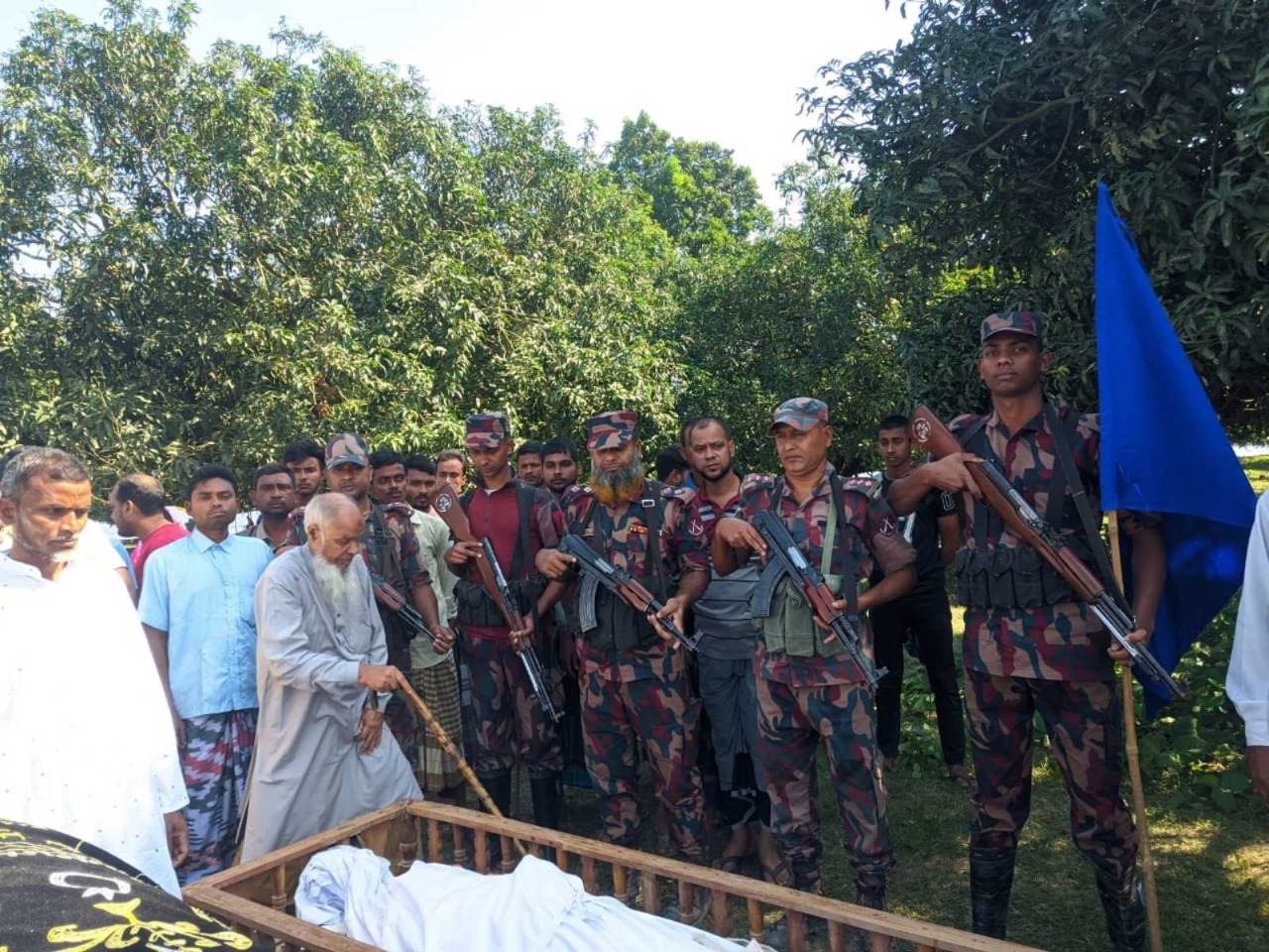 ভারতীয় নাগরিকের লাশ বাংলাদেশীর আত্মীয়,স্বজনকে দেখাতে সহযোগিতা করল বিজিবি,বিএসএফ