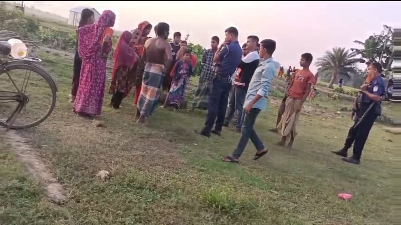 শেরপুরে নালিতাবাড়ীতে বাড়িতে ভাংচুর প্রাণনাশের হুমকির অভিযোগে উঠেছে