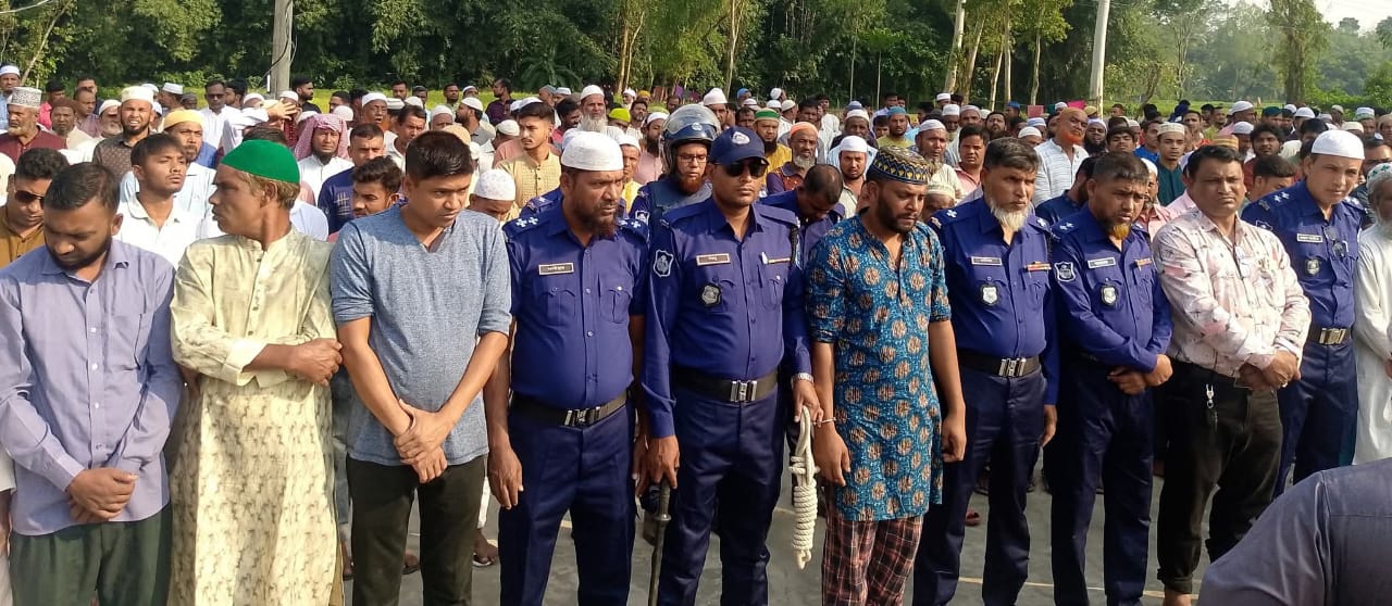 গাইবান্ধার ফুলছড়িতে বোনের জানাজায় প্যারেলে মুক্তি পেয়ে ভাইয়ের অংশ গ্রহন