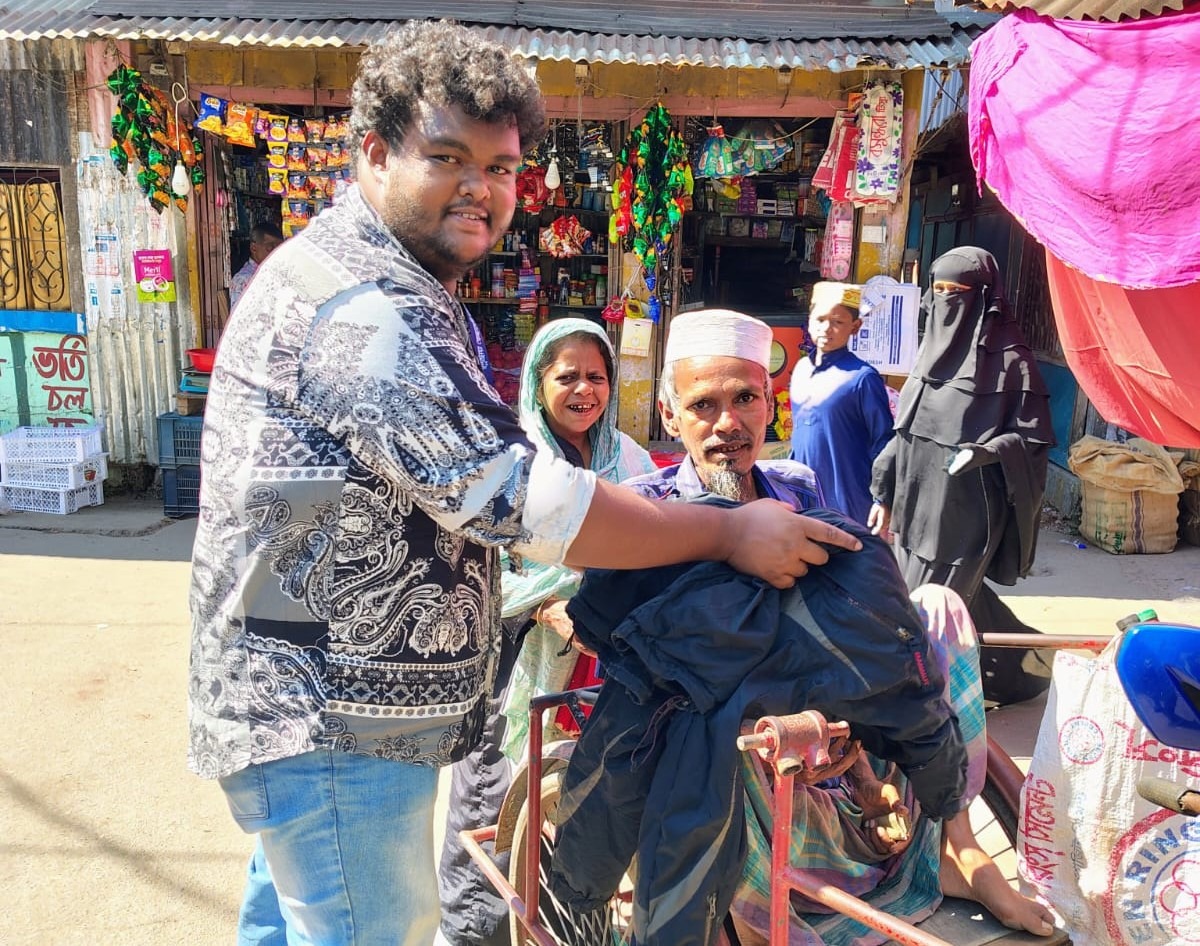 মানবতার উষ্ণতা ছড়ালো ‘স্বপ্নছোঁয়া’: আমতলীতে বেওয়ারিশ ও অসহায়দের মাঝে শীতবস্ত্র বিতরণ