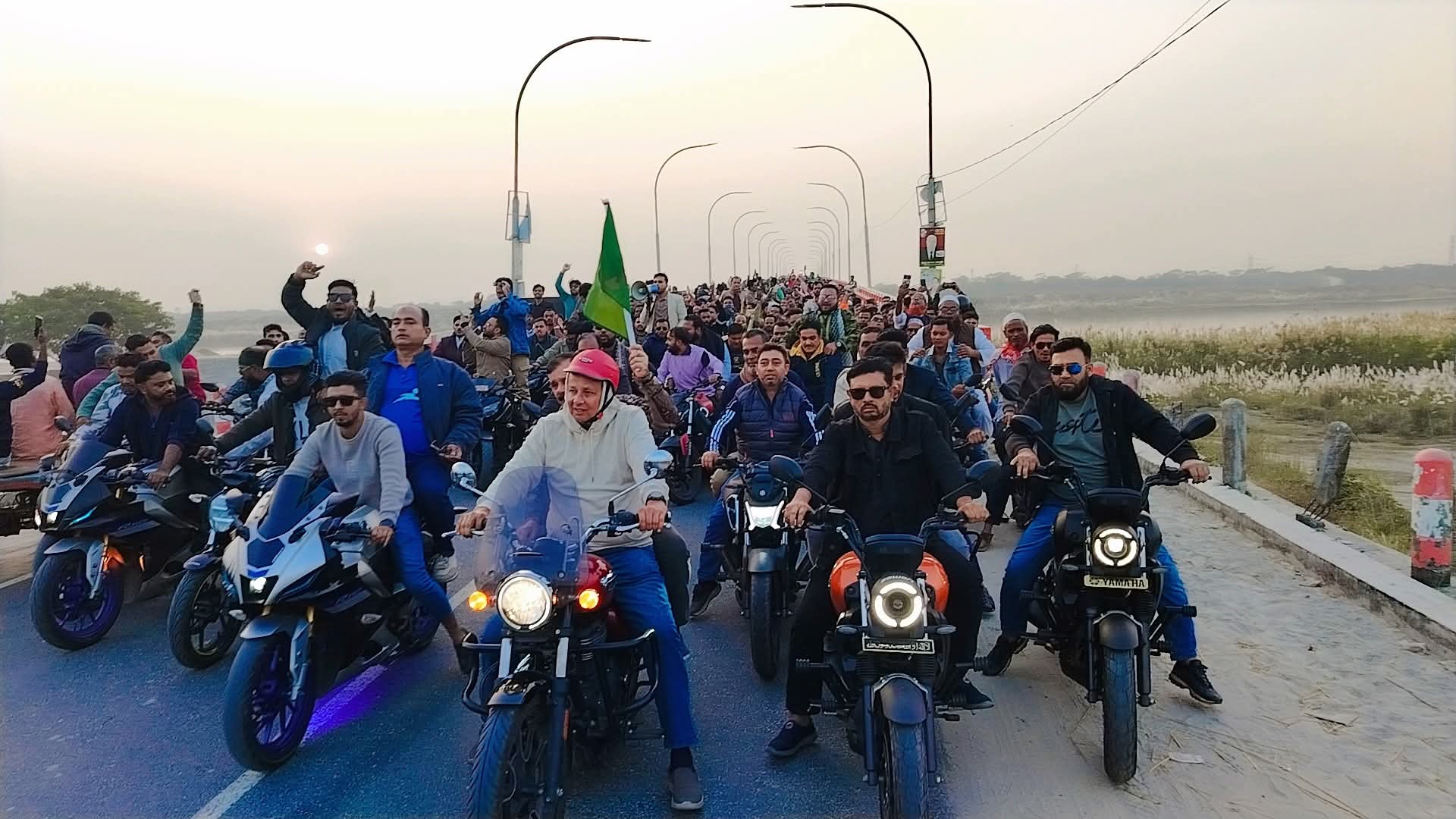মাদারীপুর-১ আসনে বিএনপির মনোনয়ন প্রত্যাশী লাবলু সিদ্দিকীর বর্ণাঢ্য মোটরসাইকেল শোভাযাত্রা