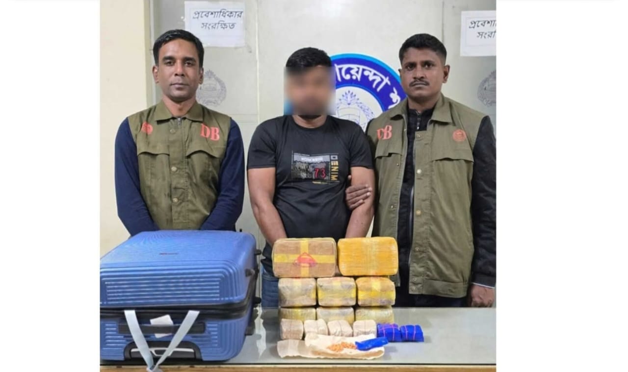 জেলা গোয়েন্দা পুলিশের অভিযানে ৯০ হাজার পিস ইয়াবাসহ বাসে হেল্পার আটক