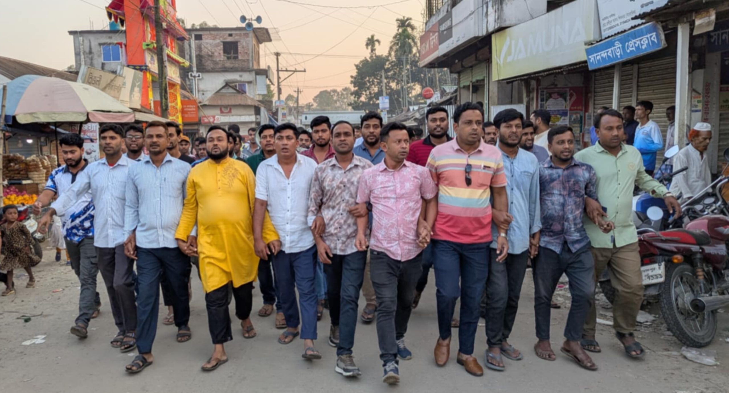 আওয়ামী লীগের লকডাউন ঘোষণার প্রতিবাদে সানন্দবাড়ীতে বিএনপির বিক্ষোভ মিছিল