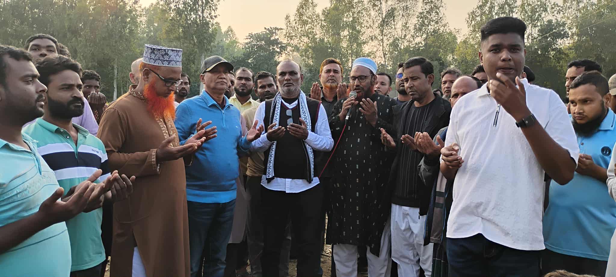 ডাংধরায় এলাকাবাসীর উদ্যোগে জিঞ্জিরাম নদীতে সাঁকো নির্মাণ  