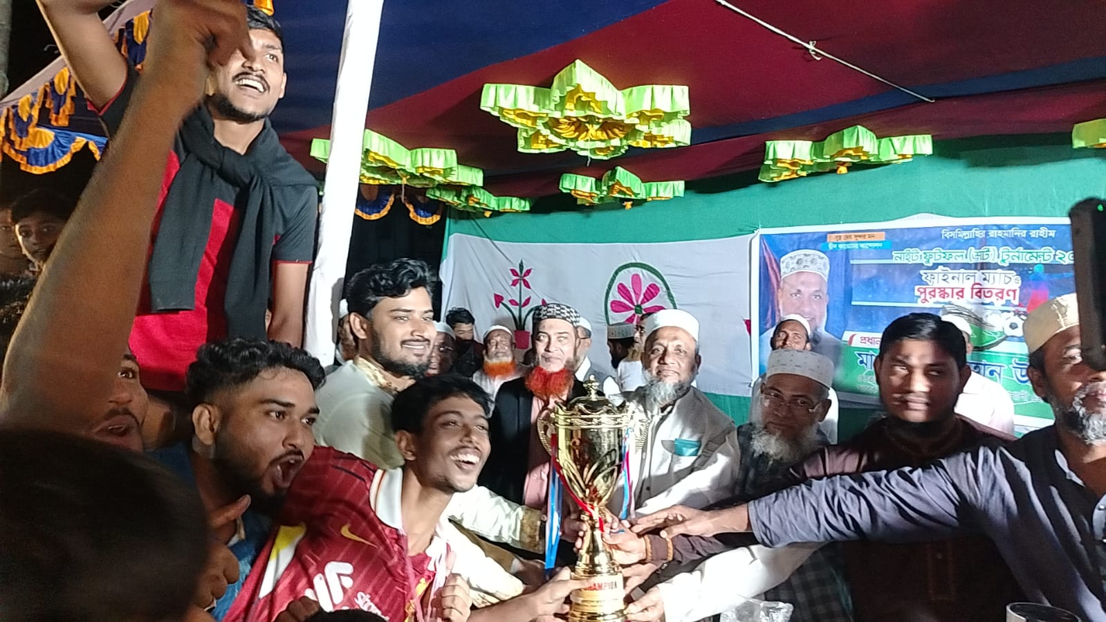 নোয়াখালীতে নাইট ফুটবল শর্ট টুর্নামেন্ট ২০২৫ এর ফাইনাল খেলা ও পুরুষ্কার বিতরন অনুষ্ঠিত