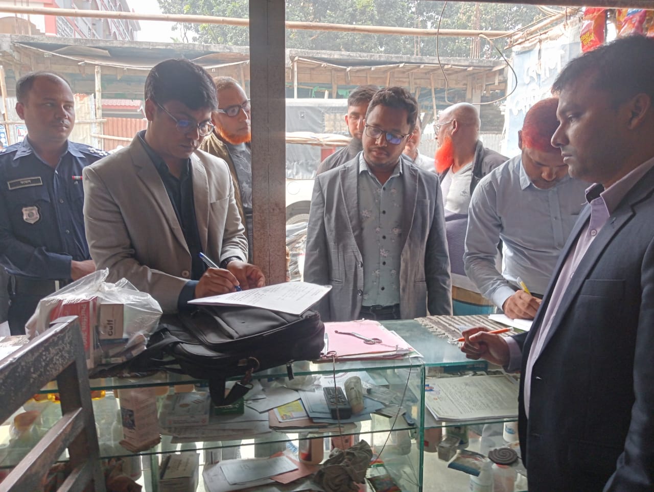 কাহারোলে ভ্রাম্যমান আদালতের মাধ্যমে ছয় হাজার টাকা জরিমানা আদায়।।