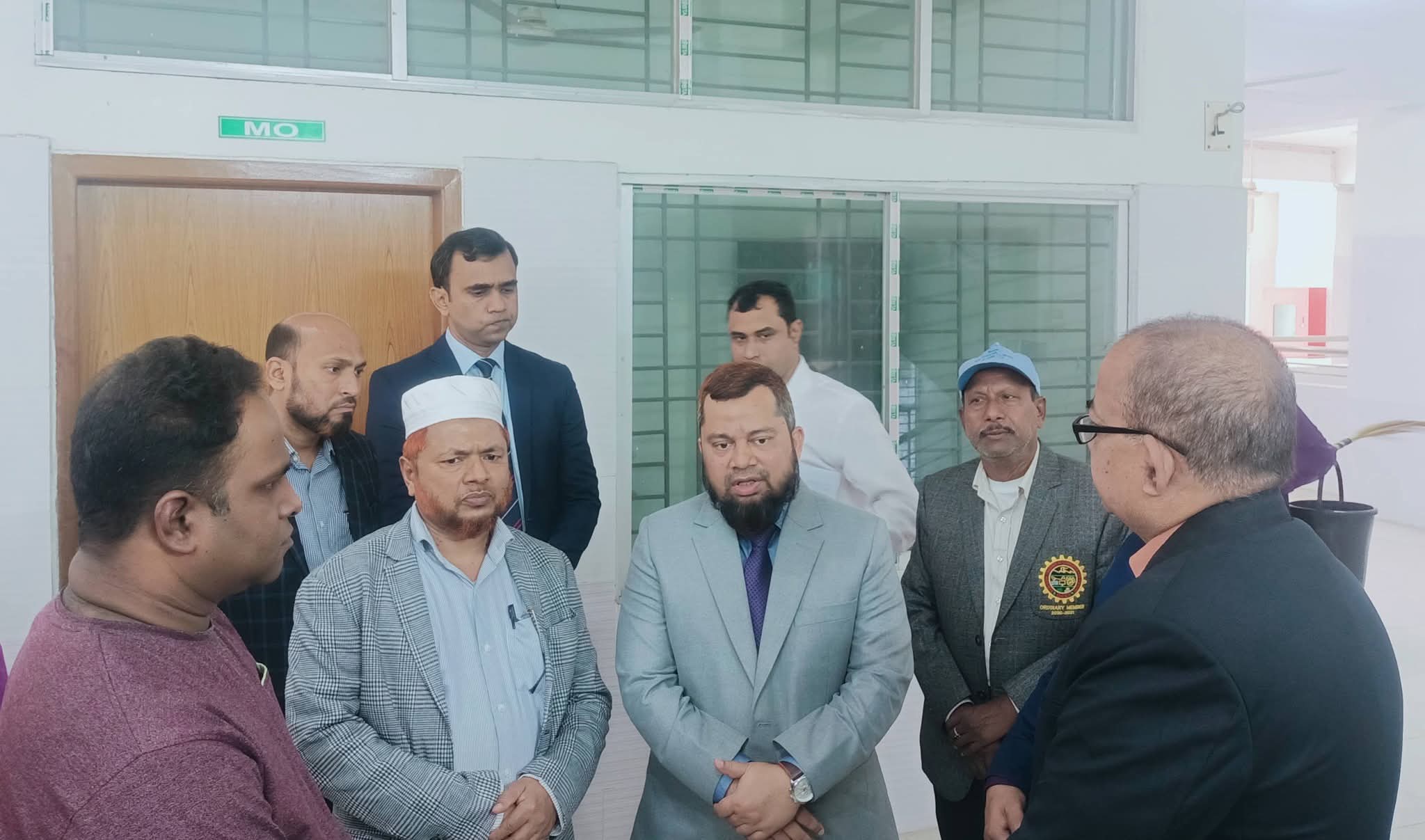 গাইবান্ধা সদর হাসপাতালের নতুন ভবন পরিদর্শন করলেন জেলা প্রশাসক