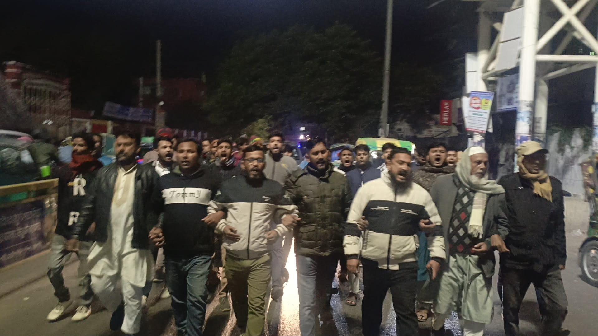 রাজশাহীতে ওসমান হাদীর ওপর হামলার প্রতিবাদে গণঅধিকার পরিষদের বিক্ষোভ