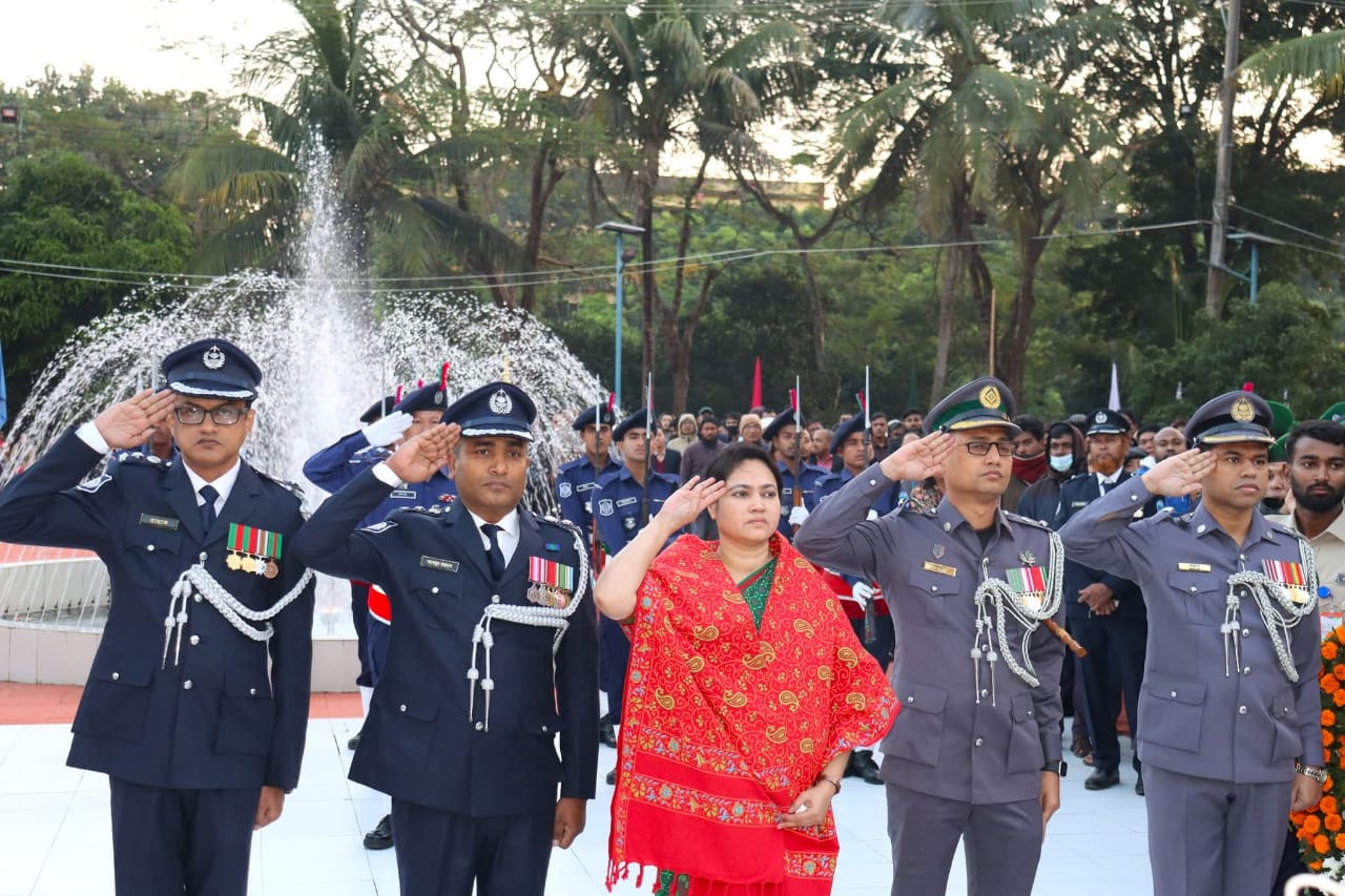 মহান বিজয় দিবসে বীর শহীদদের প্রতি বান্দরবান জেলা পুলিশের বিনম্র শ্রদ্ধা