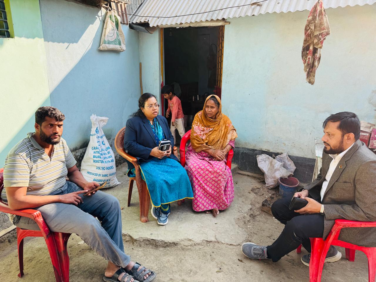 সুদানে জাতিসংঘ শান্তিরক্ষা মিশনে আহত বীর শান্তিরক্ষীর পরিবারের পাশে উপজেলা প্রশাসন