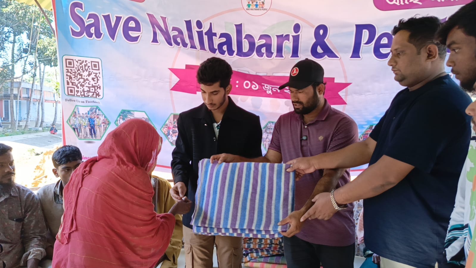 নালিতাবাড়ীতে শীতার্তদের মাঝে কম্বল বিতরণ
