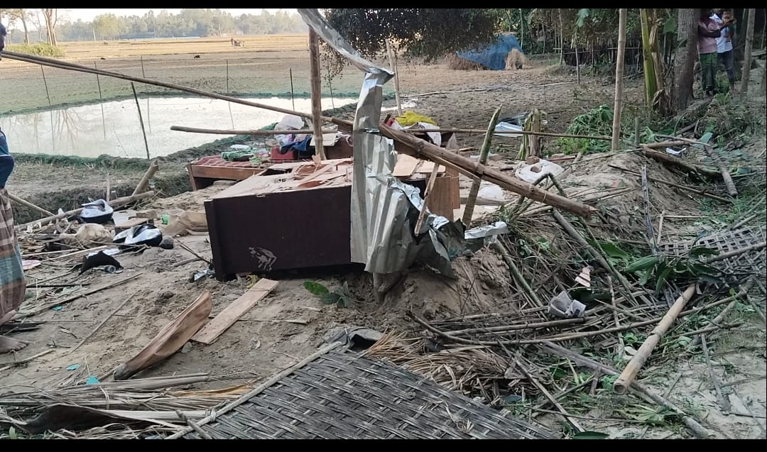 ঝিনাইগাতীতে জমি সংক্রান্ত বিরোধের জেরে প্রতিপক্ষের হামলায় বসতবাড়ী ভাঙচুর ও লুটপাট,আহত- ৫