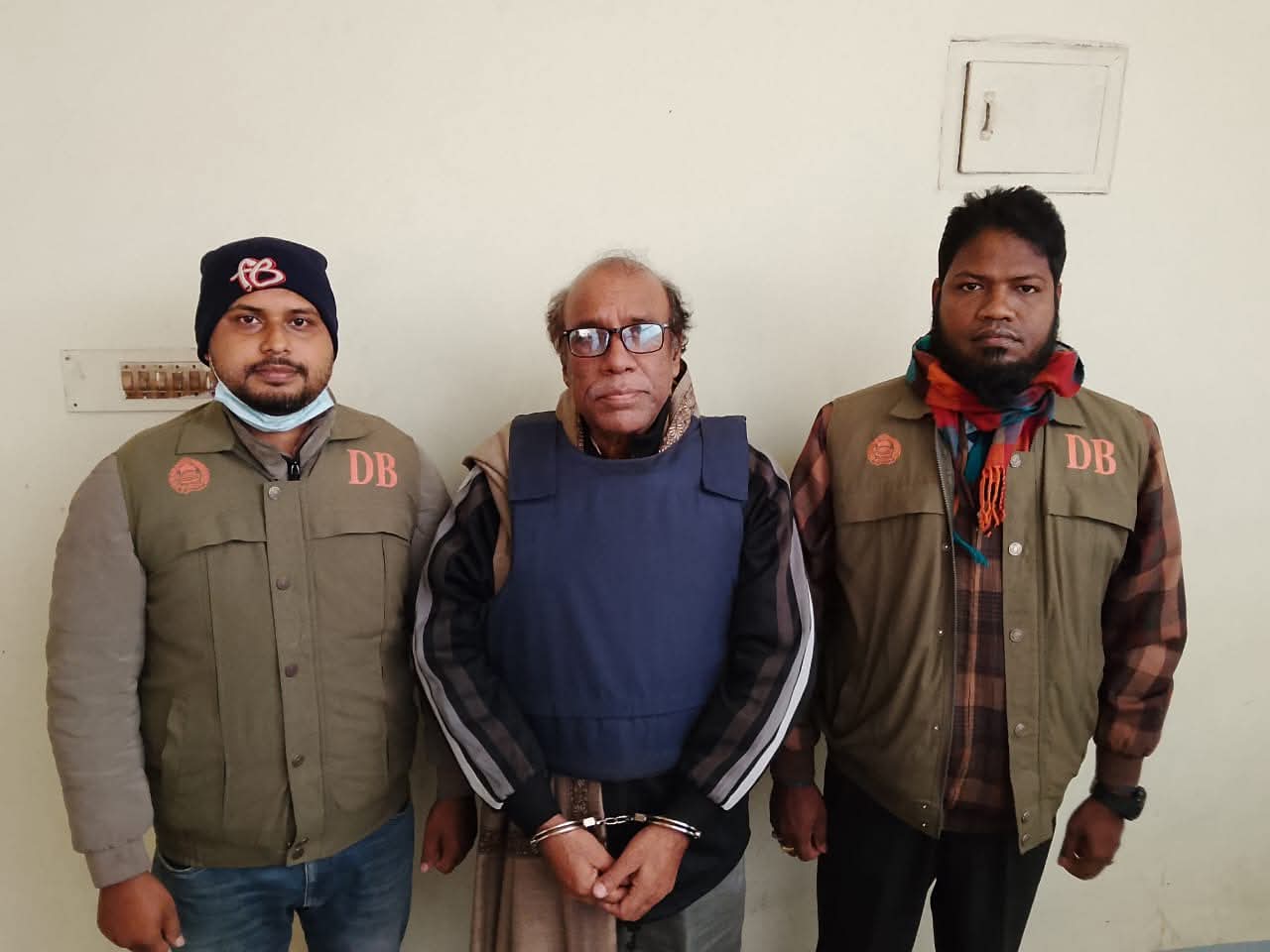 দিনাজপুর ডিবির অভিযানে জেলা আওয়ামী লীগের সাধারণ সম্পাদক গ্রেফতার।