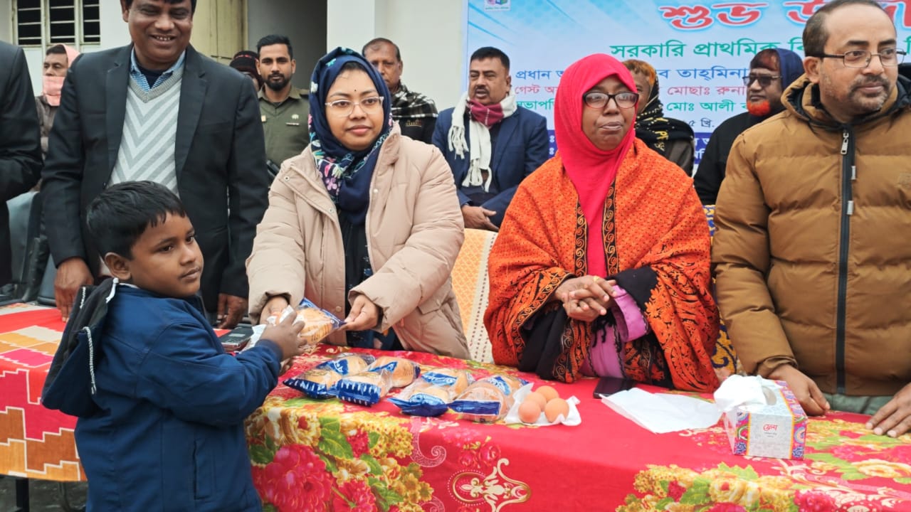 বিদ্যালয়ে পুষ্টির আলো ছড়াল ফিডিং কর্মসূচি