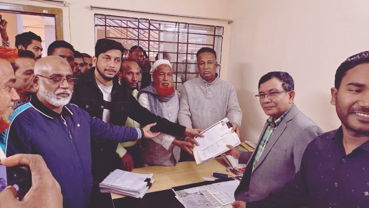 পটিয়ায় বিএনপি’র কেন্দ্রীয় নেতা সৈয়দ শাহাদাত আহমদ এর পক্ষে মনোনয়ন দাখিল