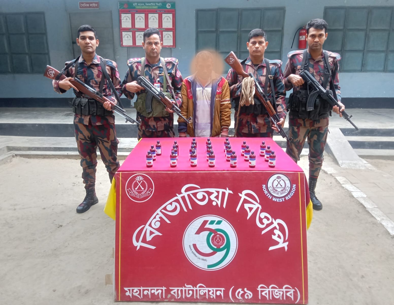 সীমান্তে চোরাকারবারিরা রুট পরিবর্তন করেও অবশেষে ৫৯ বিজিবির কাছে মাদকসহ আটক ১