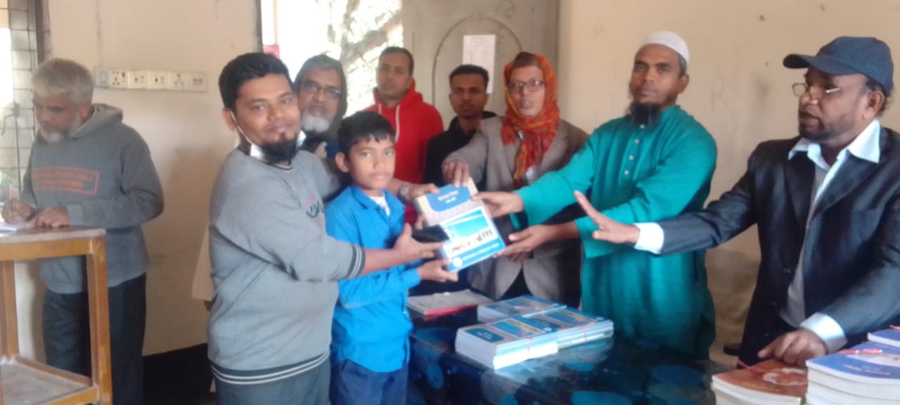 লামায় হায়দারনাশী উচ্চ বিদ্যালয়ে নতুন বই বিতরণ