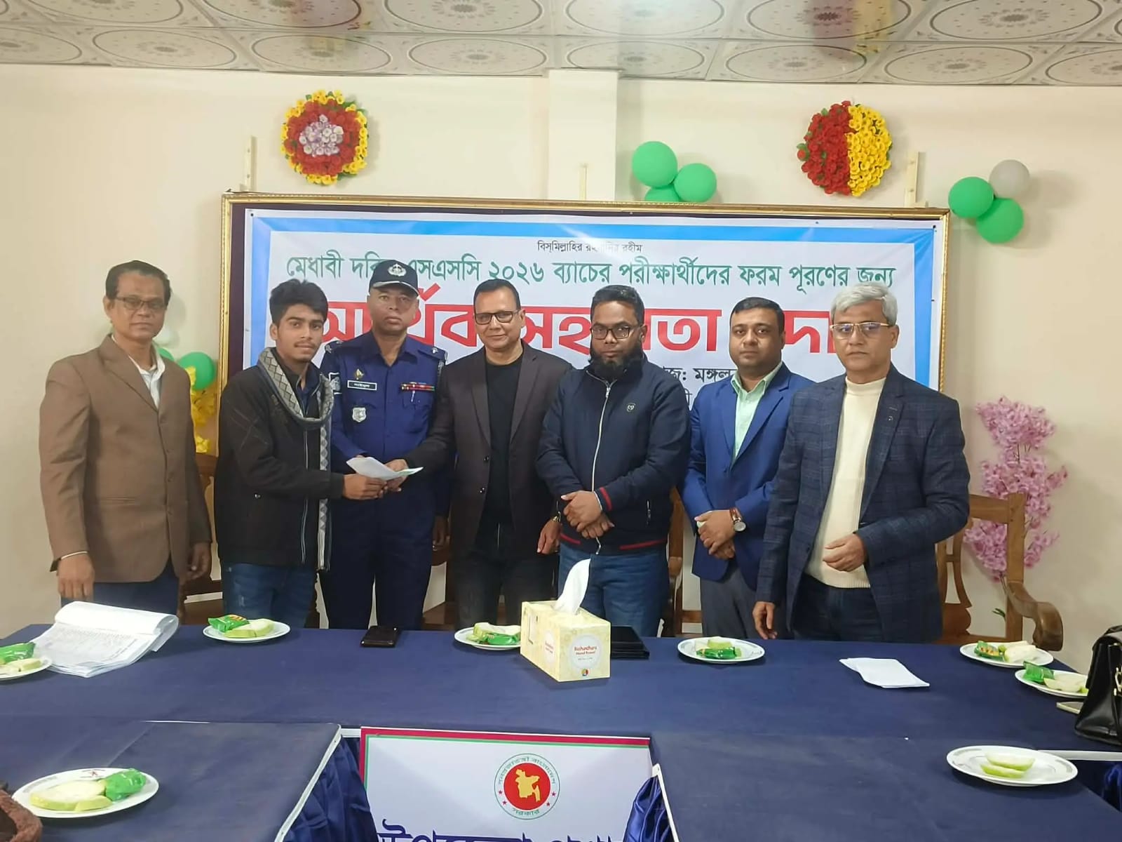 আমতলীতে জাহানারা লতিফ মোল্লা ফাউন্ডেশনের অনুদান বিতরণ