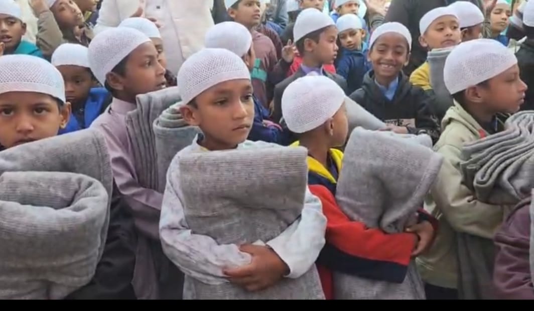 সুফিয়া–মান্নান ফাউন্ডেশনের উদ্যোগে মাদ্রাসা ও এতিমখানার শিক্ষার্থীদের শীতবস্ত্র ও বই বিতরণ