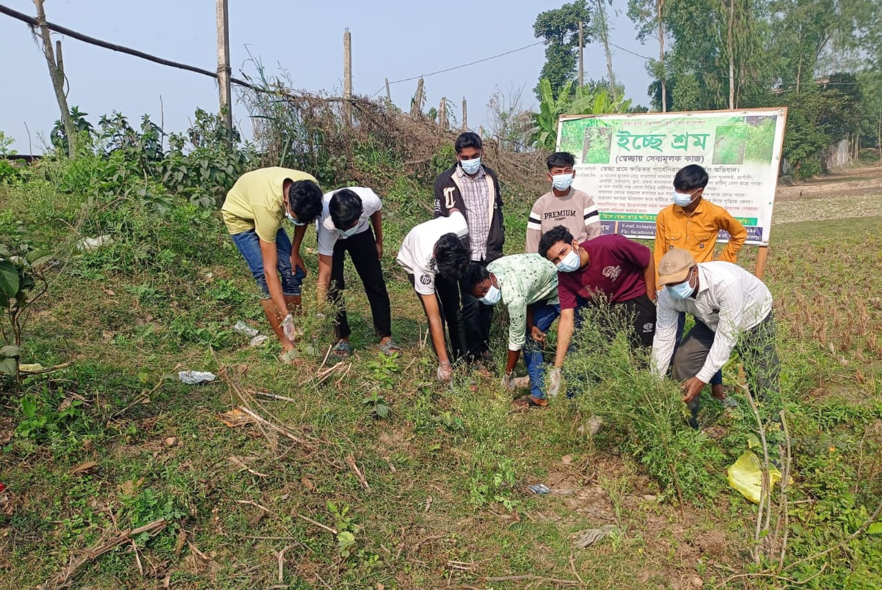 সরিষাবাড়ীতে প্রকৃতি ও পরিবেশ সুরক্ষায় পার্থেনিয়াম উদ্ভিদ নির্মুল অভিযান 