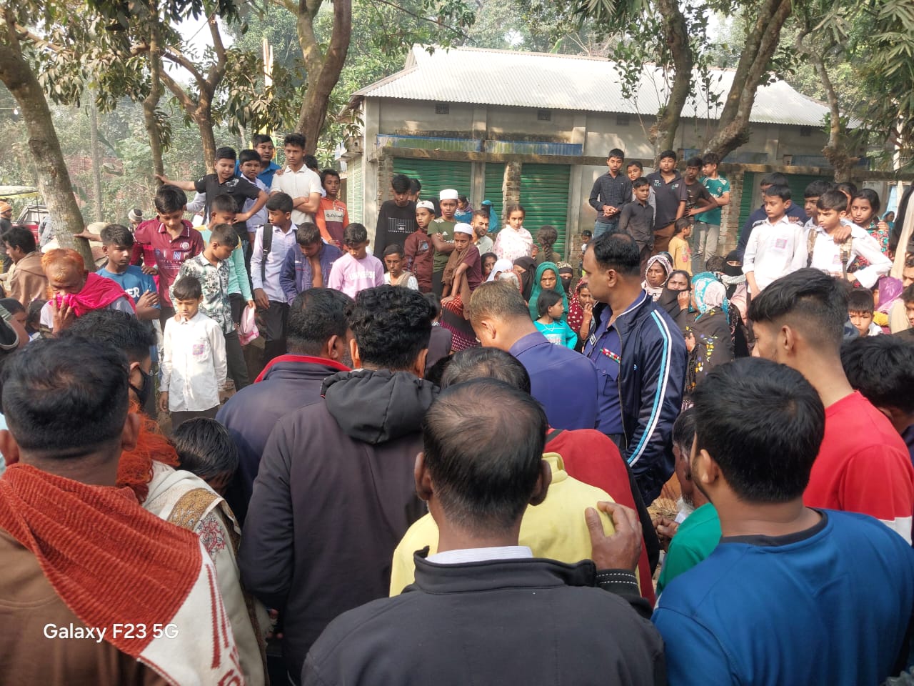 নরসিংদীতে মরজালে জেল পলাতক আসামিকে কুপিয়ে হত্যা