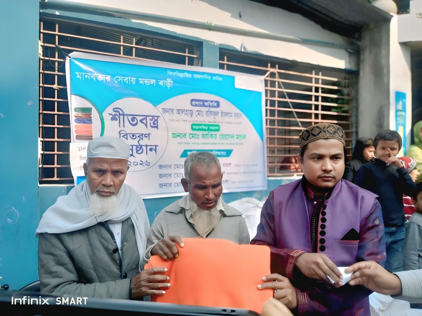 কিশোরগঞ্জে মন্ডল বাড়ীর উদ্যোগ এ শীতবস্ত্র বিতরণ
