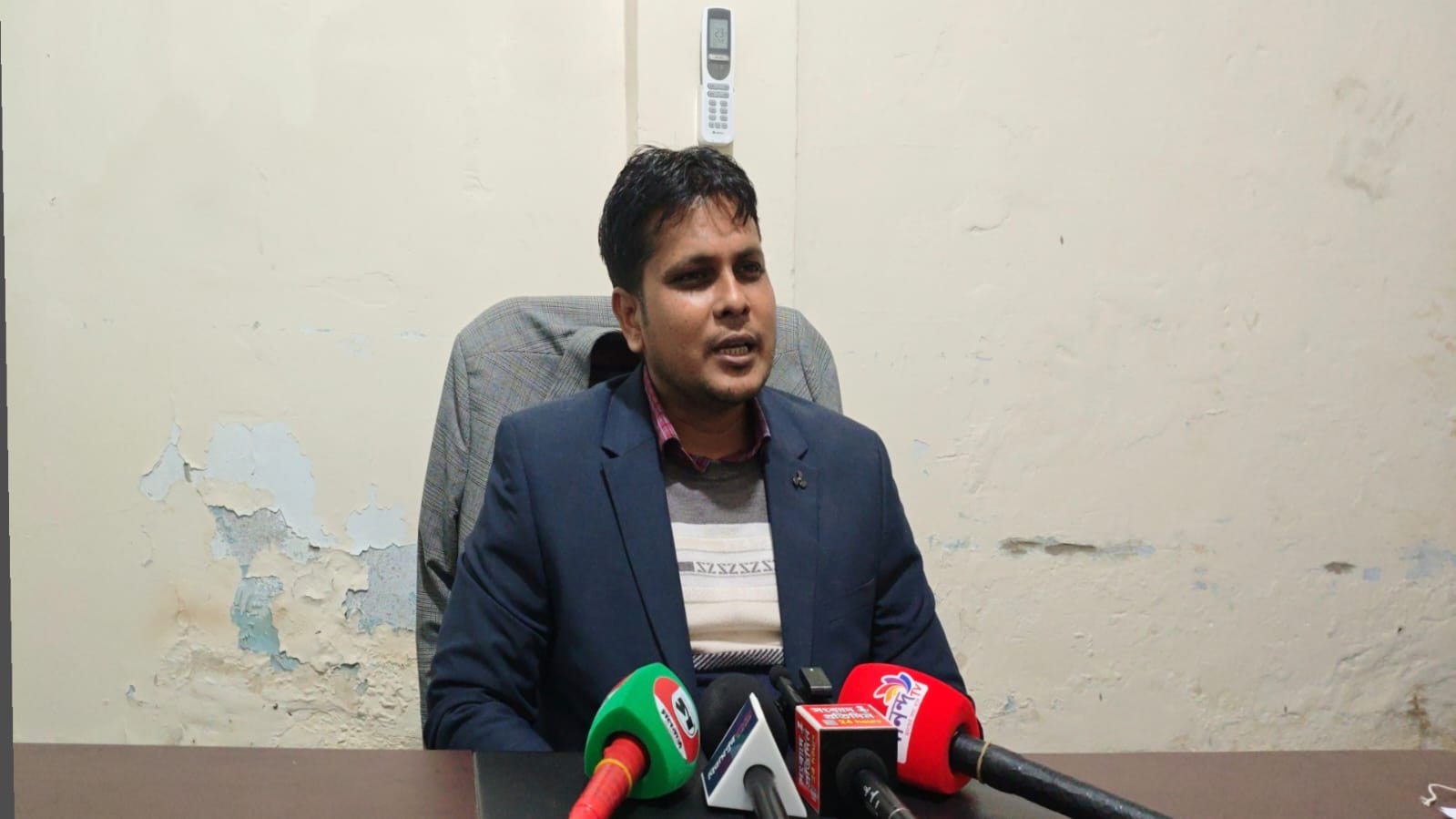 সংসদ নির্বাচনে নিরাপত্তা বিবেচনায় আগ্নেয়াস্ত্র চেয়ে জেলা প্রশাসকের কাছে আবেদন