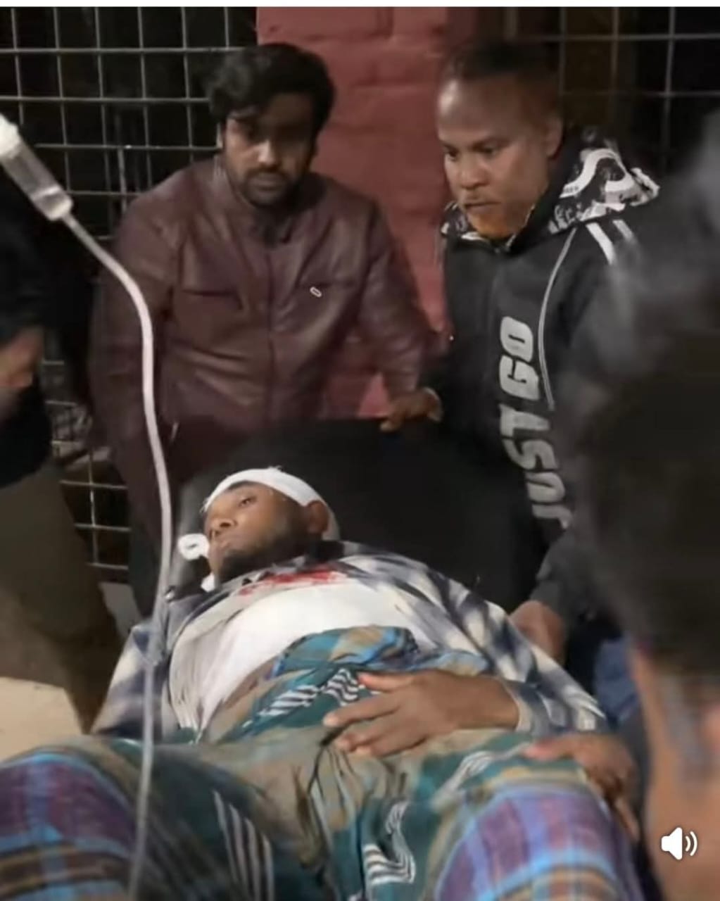 গাইবান্ধার পলাশবাড়ীতে তুচ্ছ ঘটনায় মুরগী ব্যবসায়ী ছুরিকাঘাতে আহত