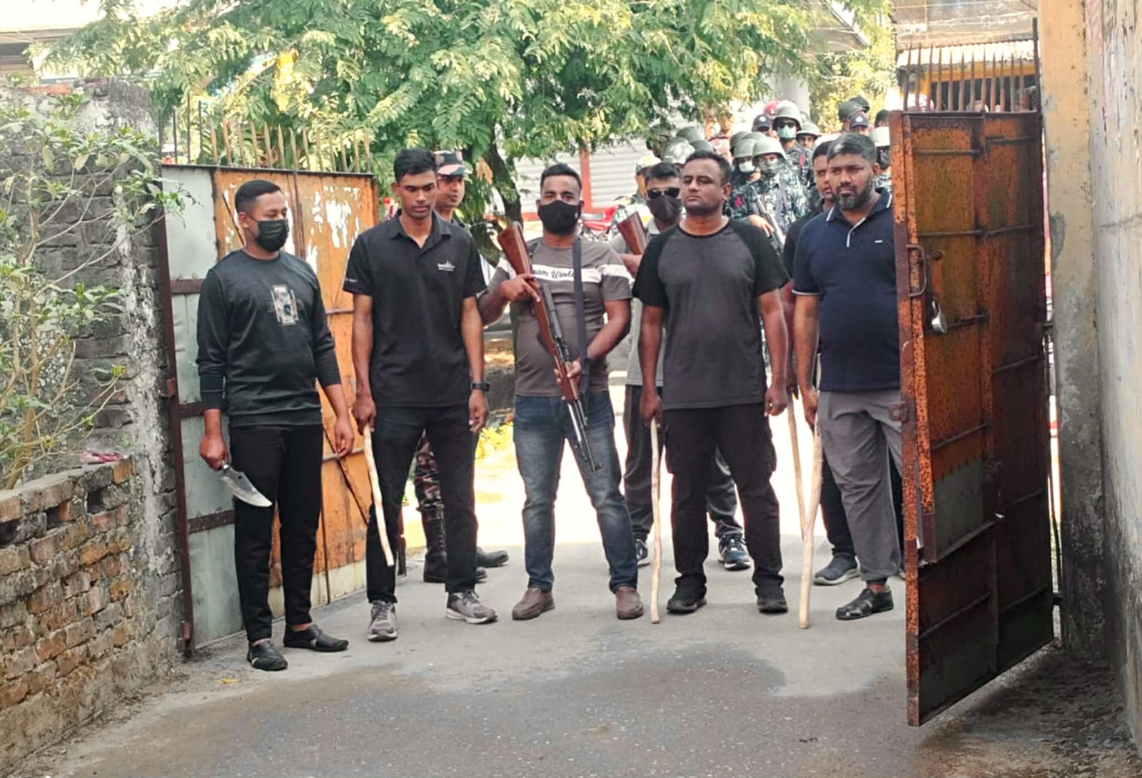 আমতলীতে সন্ত্রাসী কর্তৃক ভোট কেন্দ্র দখল ও উদ্ধারে যৌথবাহিনীর মহড়া অনুষ্ঠিত