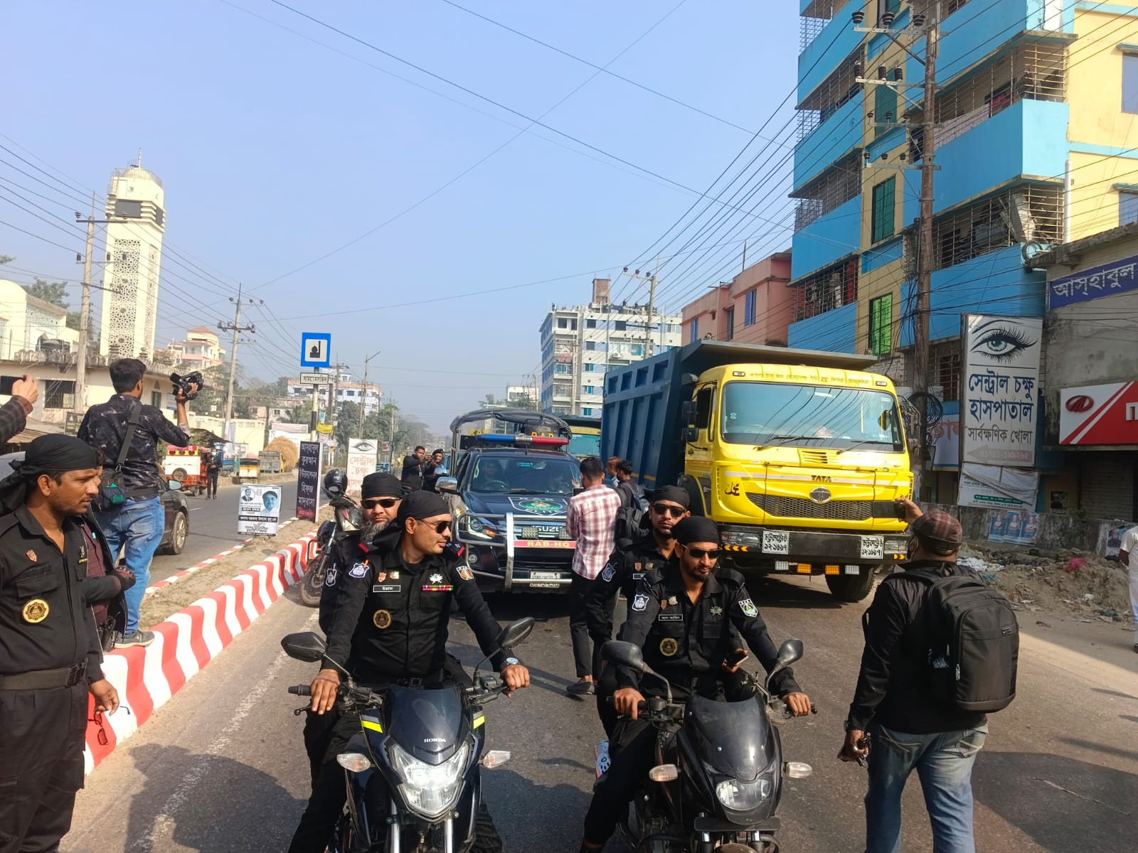 নোয়াখালীতে র‍্যাবের রোবাস্ট পেট্রোল মহড়া ও চেকপোস্ট স্থাপন