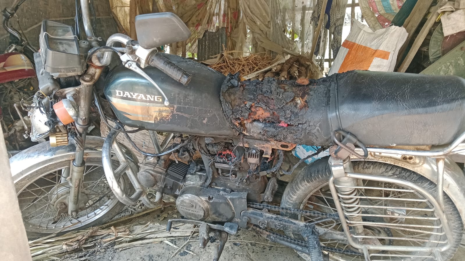 নড়াইলে জামায়াত নেতার মোটরসাইকেলে অগ্নিসংযোগের অভিযোগ