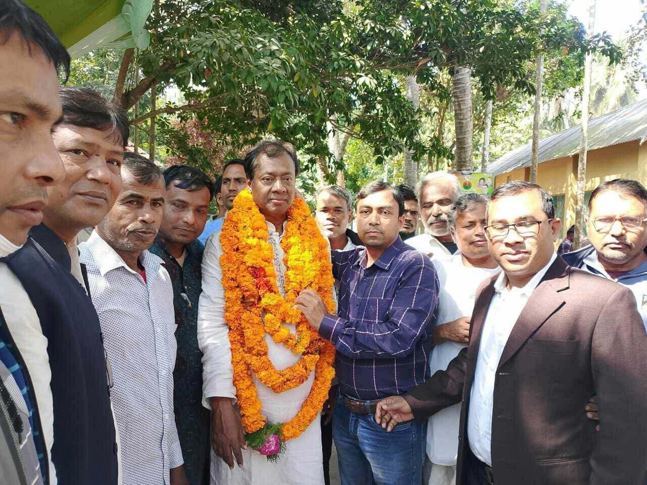 কালিয়া প্রেস ক্লাবের পক্ষ থেকে নব নির্বাচিত সাংসদ বিশ্বাস জাহাঙ্গীর আলমকে শুভেচ্ছা জানান