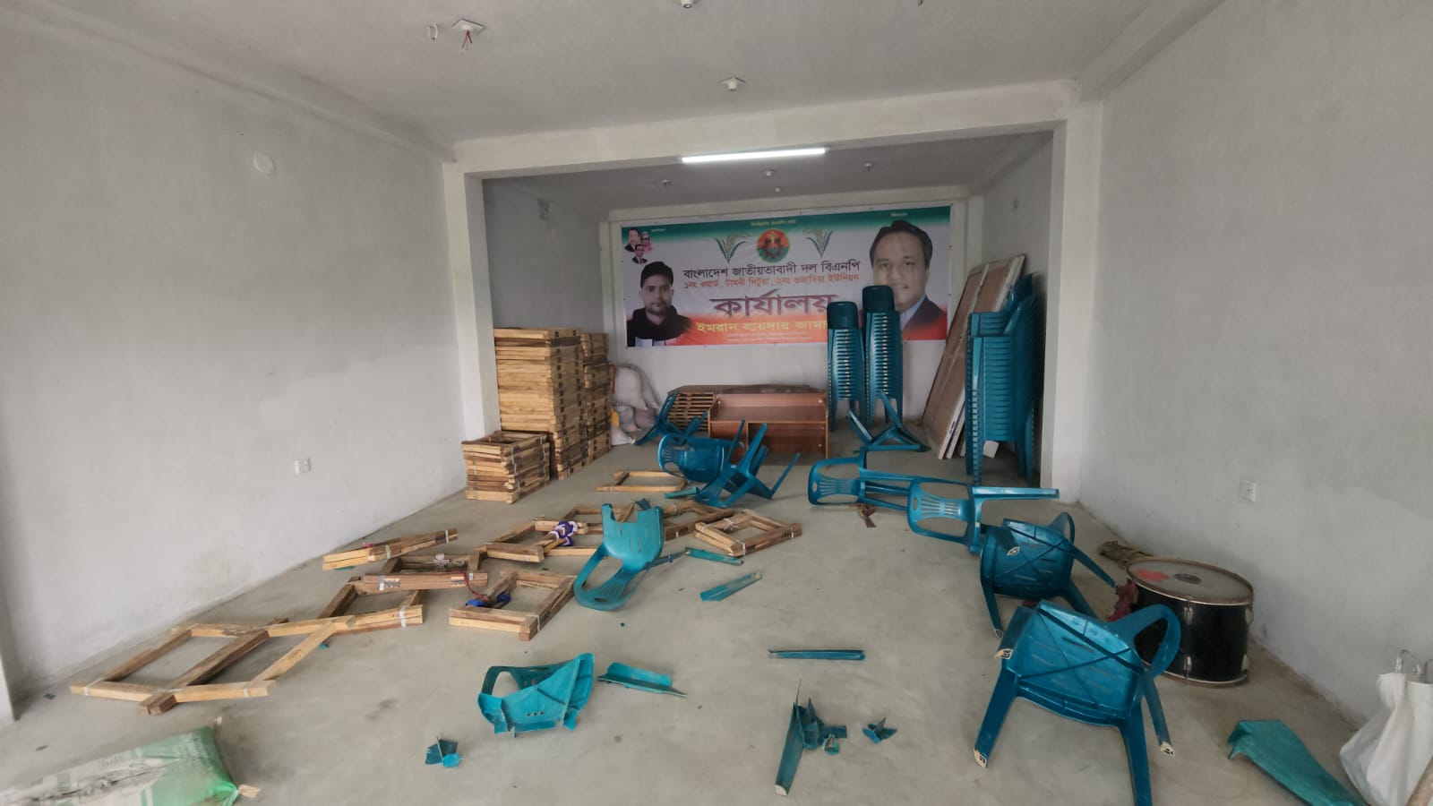 প্রবাসীর বাড়িতে হামলা-লুটের অভিযোগ, করিমগঞ্জে আহত ১
