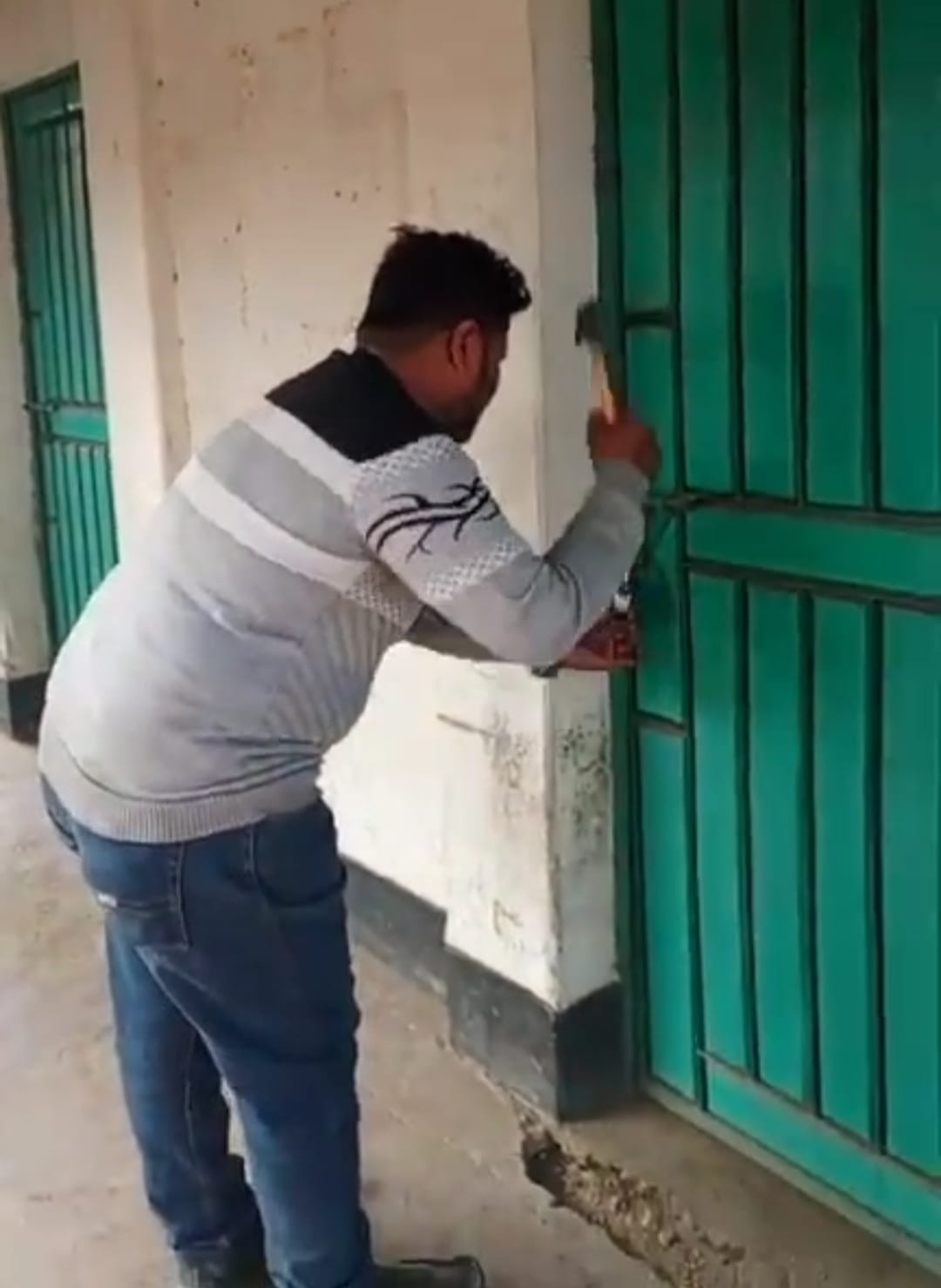 এমপি’র নির্দেশে কাহারোল প্রেসক্লাব অবমুক্ত হলেও পুনরায় দুষ্কৃতিকারীদের হামলা।।