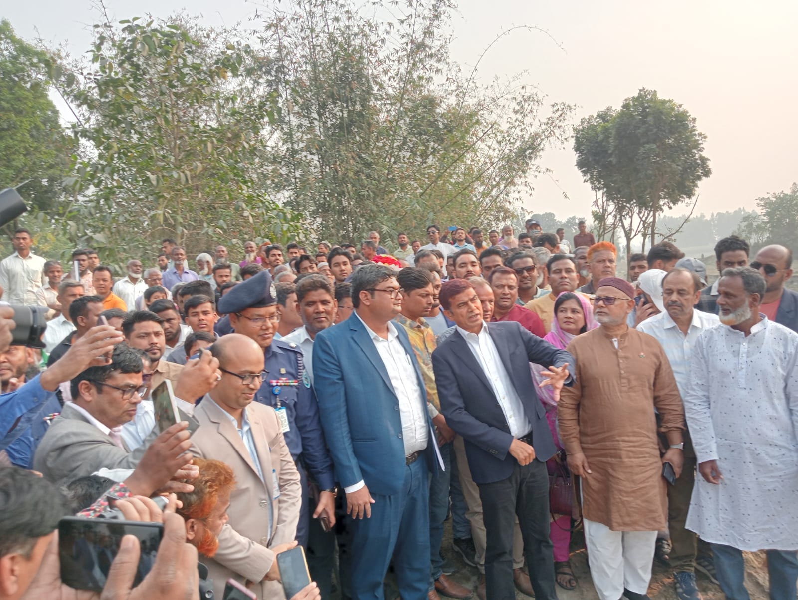 কাহারোলে খাল খনন ও নদী সংরক্ষণ কাজ পরিদর্শন করেন –প্রতিমন্ত্রী ফরহাদ হোসেন আজাদ।।