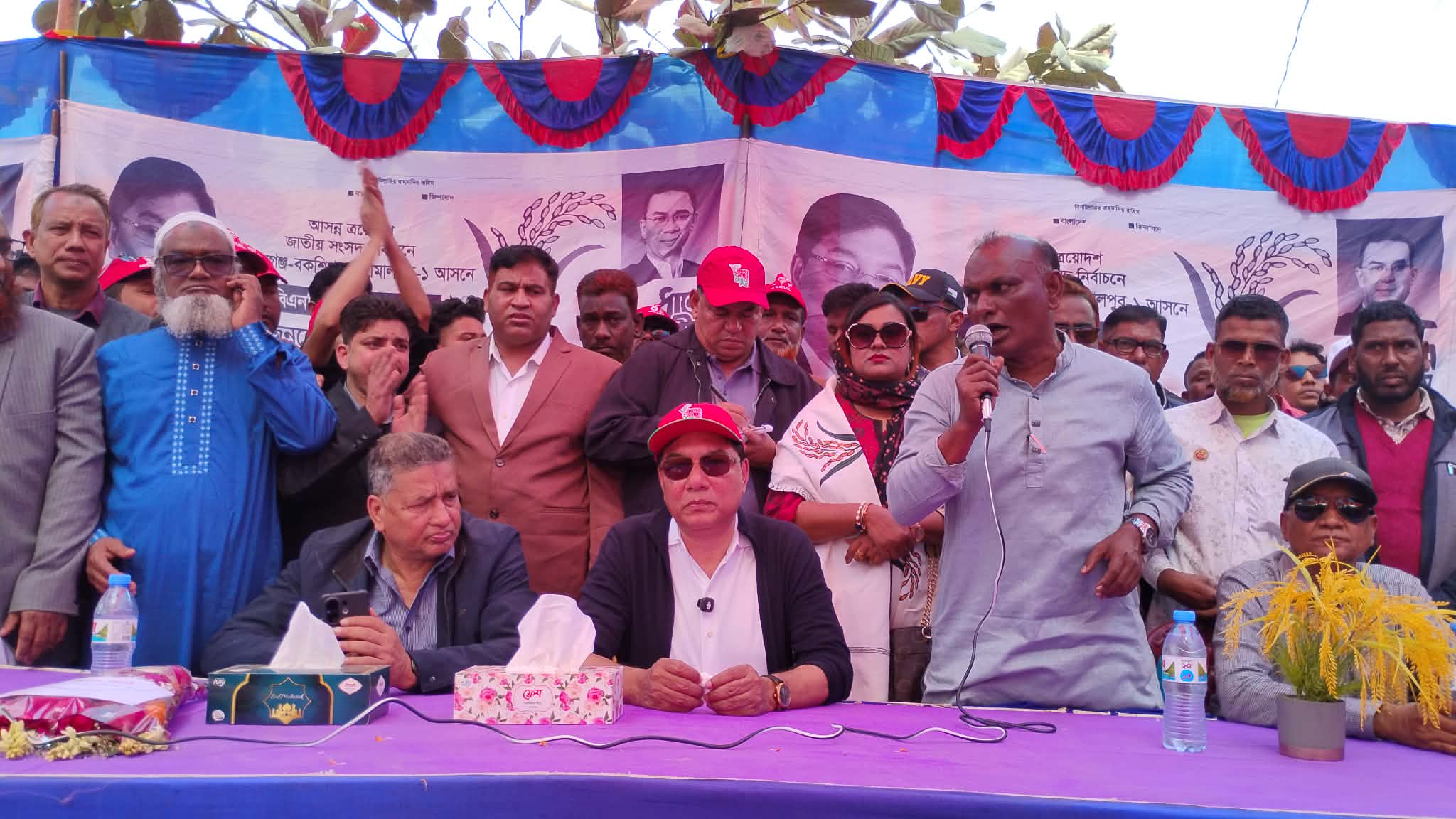 দেওয়ানগঞ্জের ডাংধরায় এম রশিদুজ্জামান মিল্লাতের নির্বাচনী উঠান বৈঠক