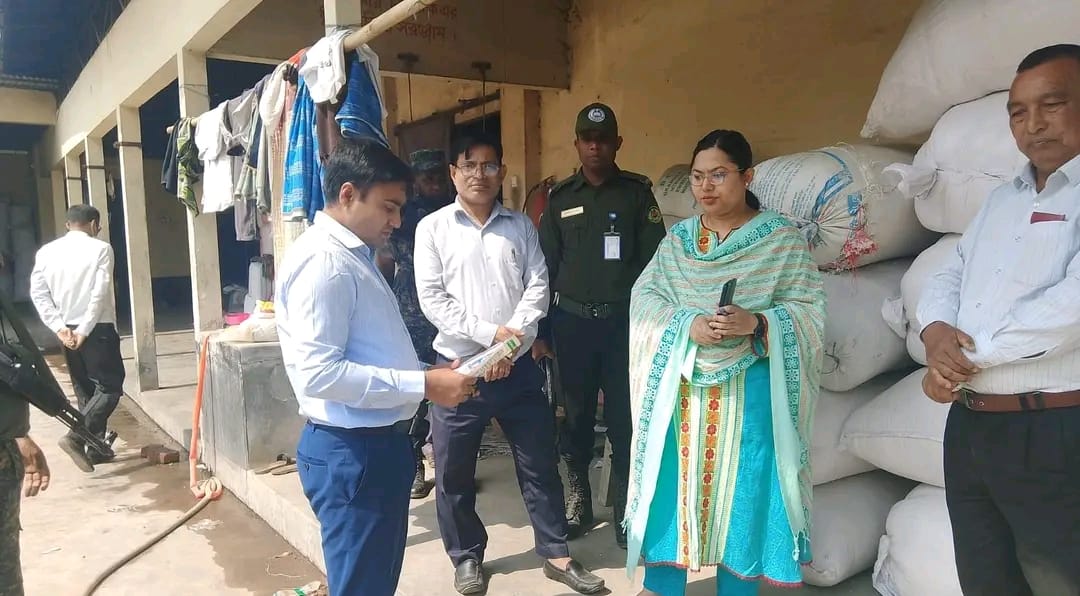 ডোমারে সন্তোষী মুড়ি মিলস থেকে এক লাখ টাকা জরিমানা আদায়