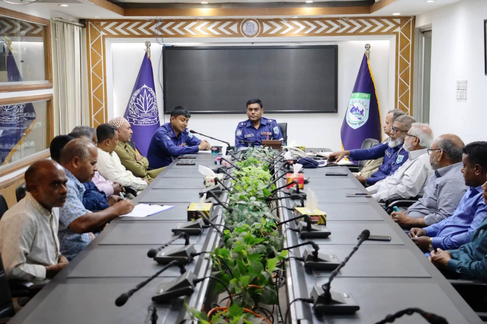 ঈদযাত্রা নিরাপদ করতে মোটর ও বাস মালিকদের সঙ্গে পুলিশ সুপারের মতবিনিময়