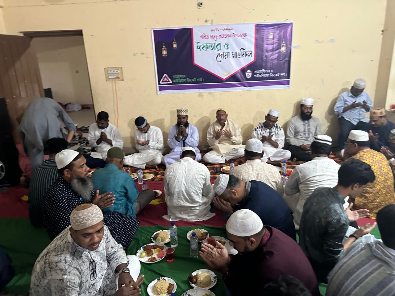 চাঁপাইনবাবগঞ্জে আইডিয়াল ক্রিকেট গার্ডের উদ্যোগে দোয়া ও ইফতার মাহফিল অনুষ্ঠিত