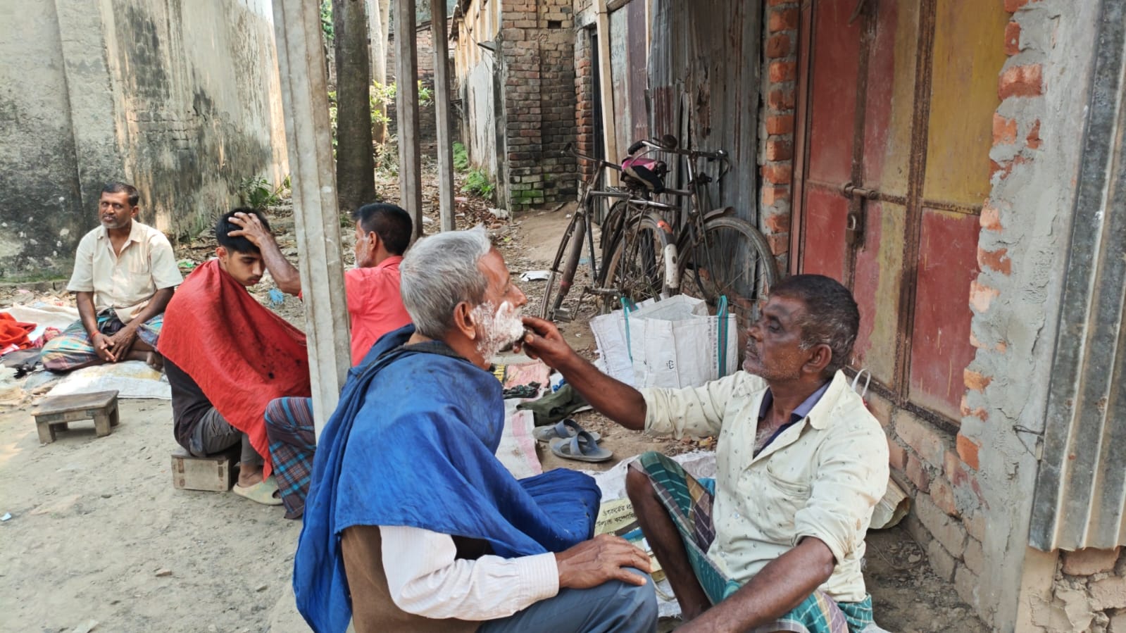 সংবাদ প্রকাশের পরও উন্নয়নের অপেক্ষায় শীল পরিবারের নাপিতরা