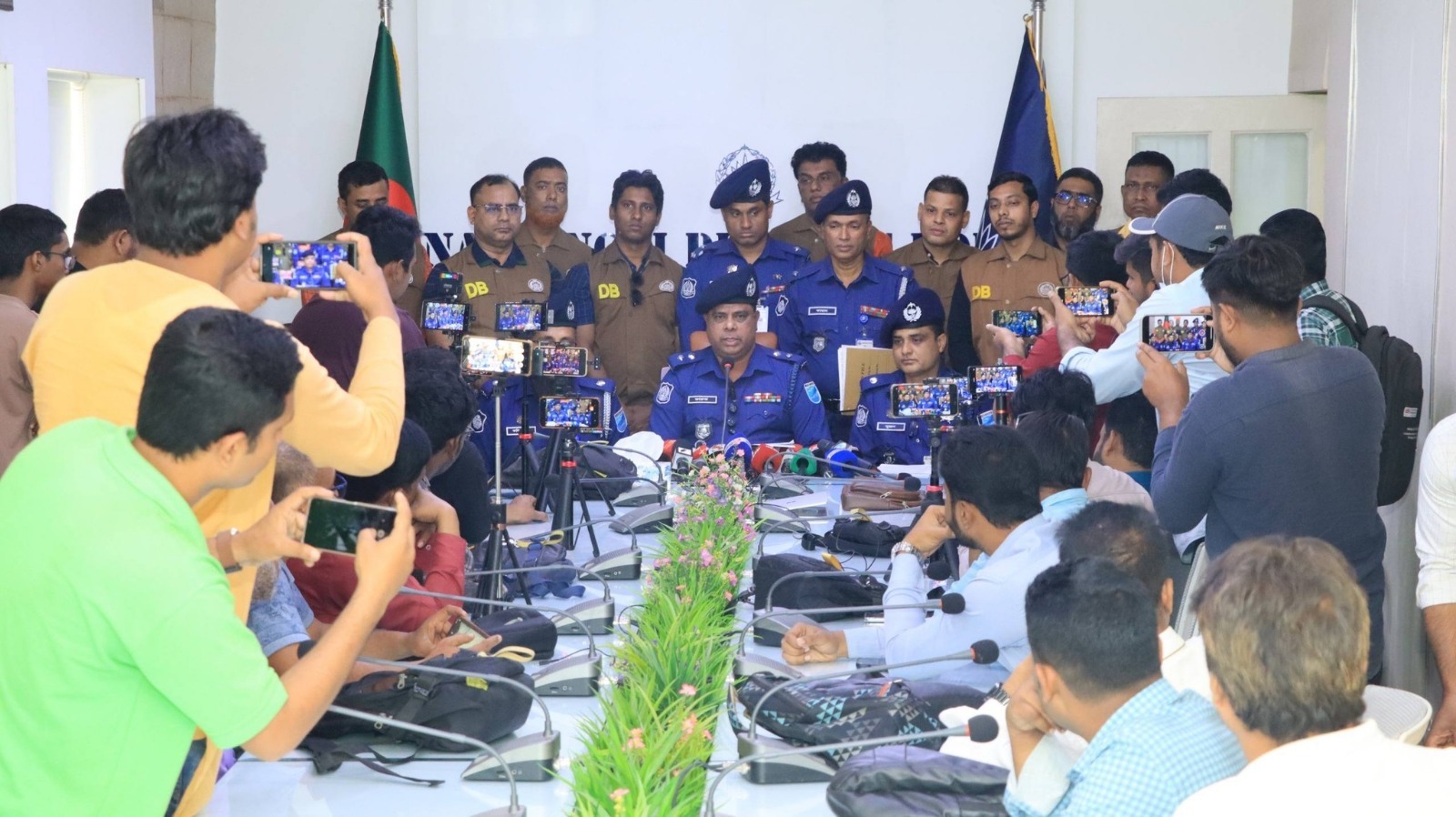 নরসিংদী মাধবদীতে কিশোরী ধর্ষণ ও হত্যা: সৎ পিতা নিজেই হত্যা করেন মেয়েকে, জবানবন্দী