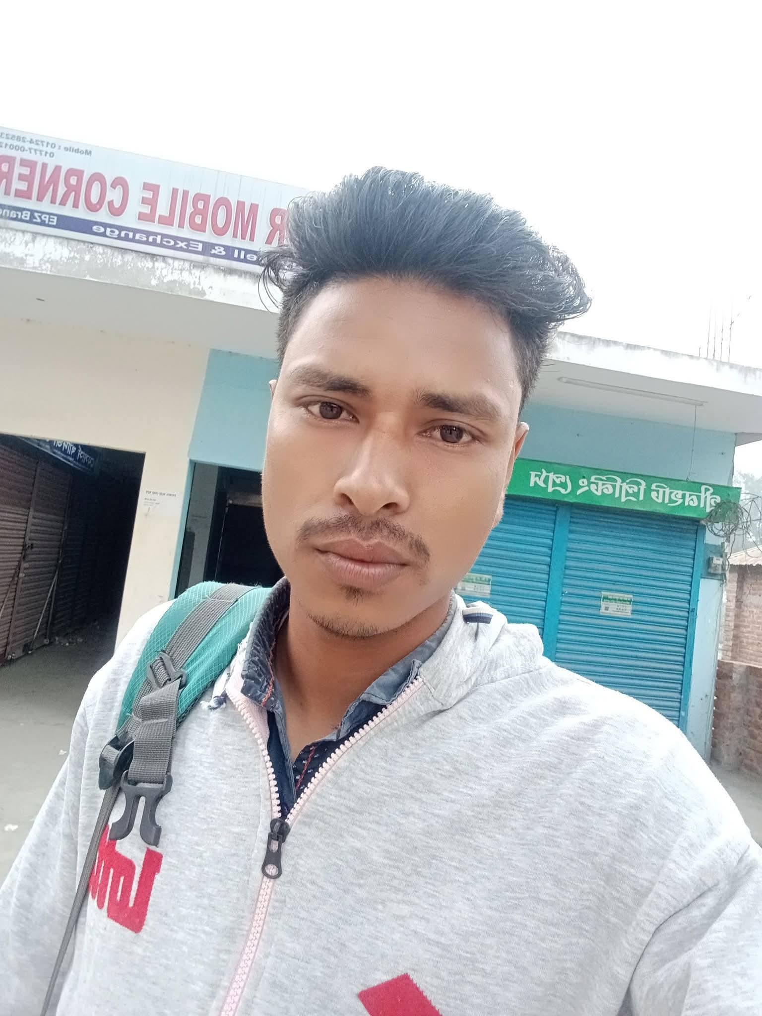 খানসামায় কাভার্ডভ্যানের সঙ্গে মোটরসাইকেলের সংঘর্ষে যুবক নিহত, ভাই গুরুতর আহত