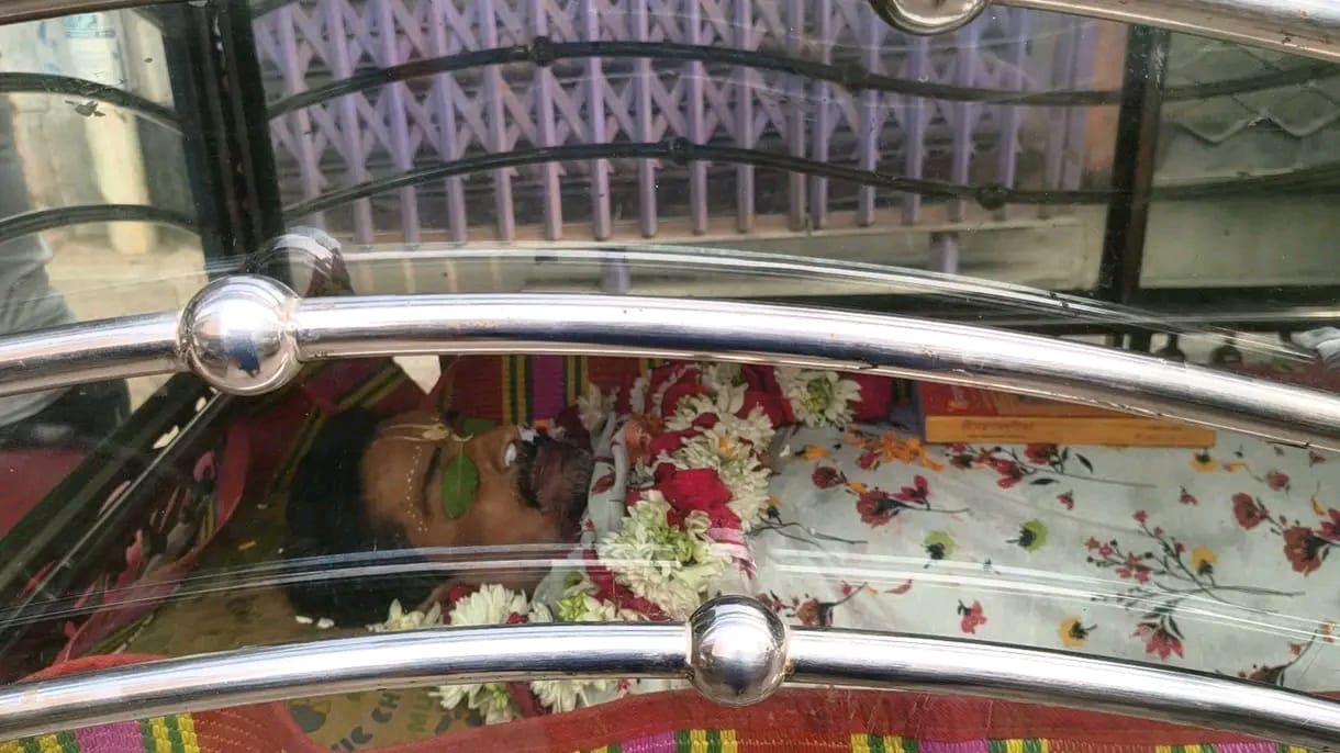 গোপালগঞ্জে পাওনাদারদের চাপে স্বর্ণ ব্যবসায়ীর আত্মহত্যার অভিযোগ।